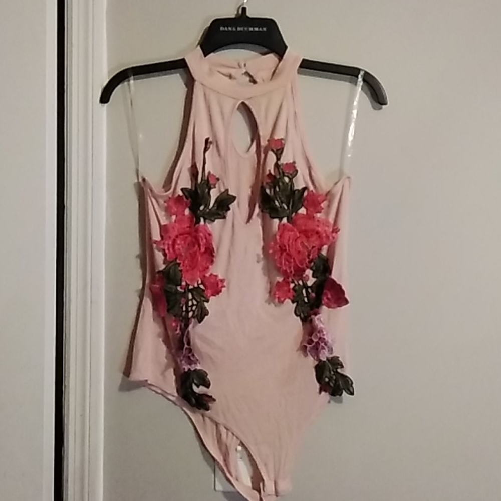 Floral applique bodysuit🌼